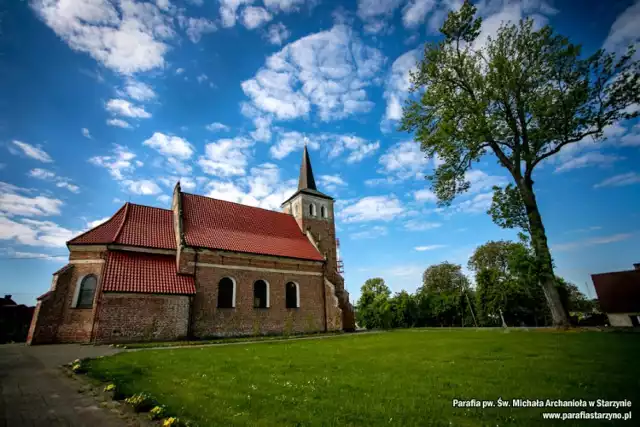 Kościół parafialny w Starzynie - kościół parafialny z polichromią Sądu Ostatecznego (połowa XVII w.). - Fundacja opata cystersów oliwskich Aleksandra Kęsowskiego. Oryginalne wyposażenie i wybitne paramenty liturgiczne Andrzeja Mackensena. XVII-wieczna, eschatologiczna wizją Sądu Ostatecznego na polichromii ściany tęczowej wiejskiej świątyni jest katechetycznym głosem kontrreformacyjnej dyskusji teologicznej tamtego czasu - tłumaczy Jan Dettlaff. - Starzyno i Starzyński Dwór stanowią etap Pomorskiego Szlaku Cysterskiego