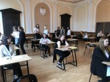 Matura z matematyki 2022 w Cieszynie. Zobacz zdjęcia z II Liceum Ogólnokształcącego