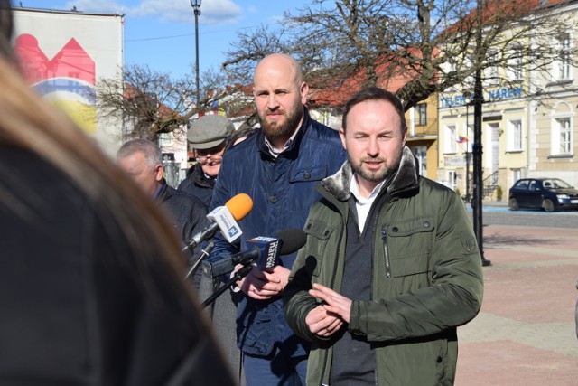 Tomasz Frankowski spotkał się z sympatykami na Starym Rynku w Łomża.