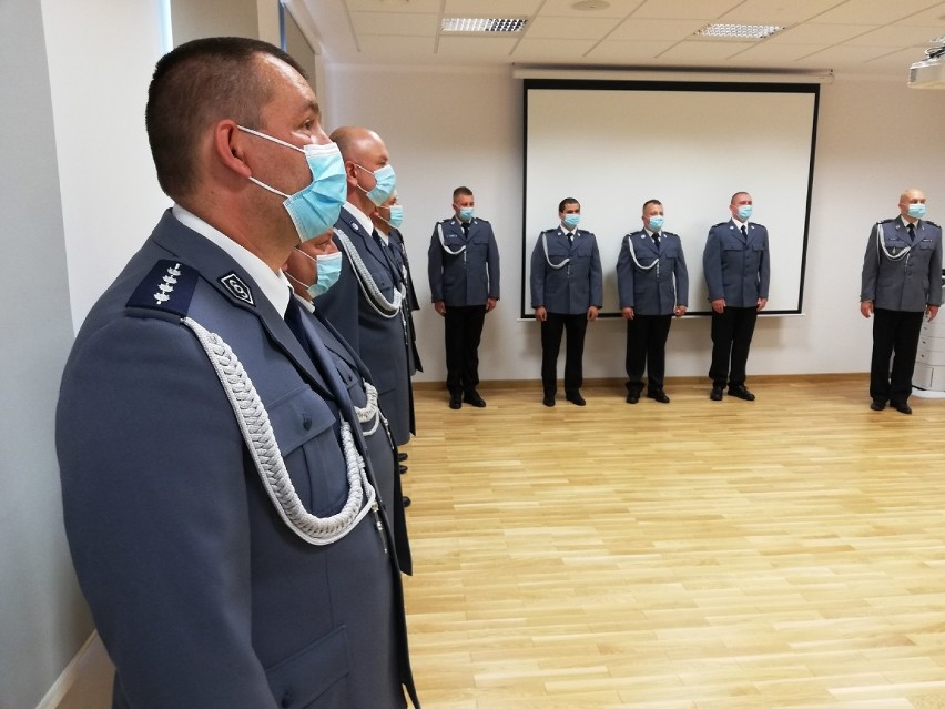 Dwudziestu policjantów z Komendy Powiatowej Policji w...