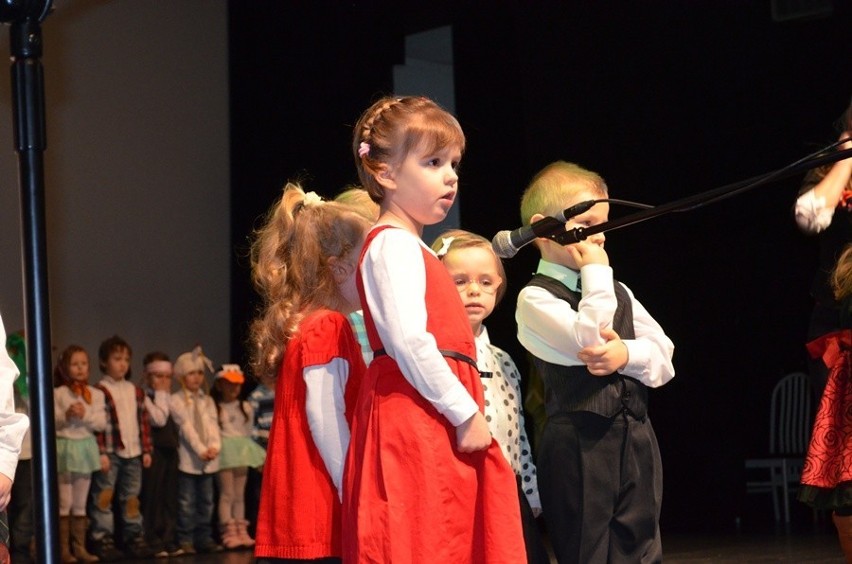 Przedszkolaki z Poziomki na scenie (FOTO)