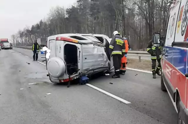 Śmiertelny wypadek na DK1 w Winownie. Kobieta zginęła na miejscu. Pasażerowie są ciężko ranni.

Zobacz kolejne zdjęcia. Przesuwaj zdjęcia w prawo - naciśnij strzałkę lub przycisk NASTĘPNE