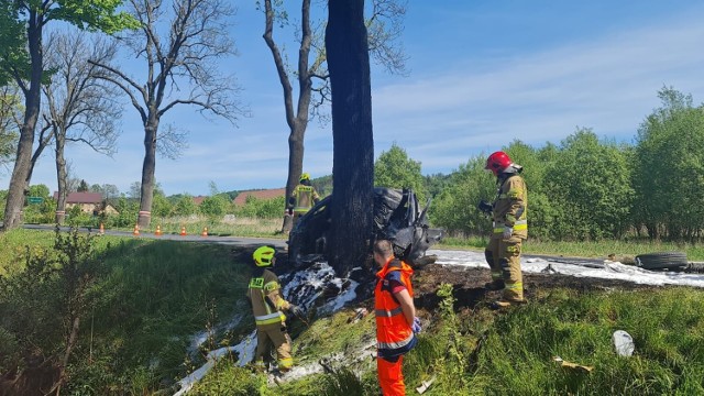 Wypadek w Świdniku koło Marciszowa w pow. kamiennogórskim. Zginął 27-letni kierowca