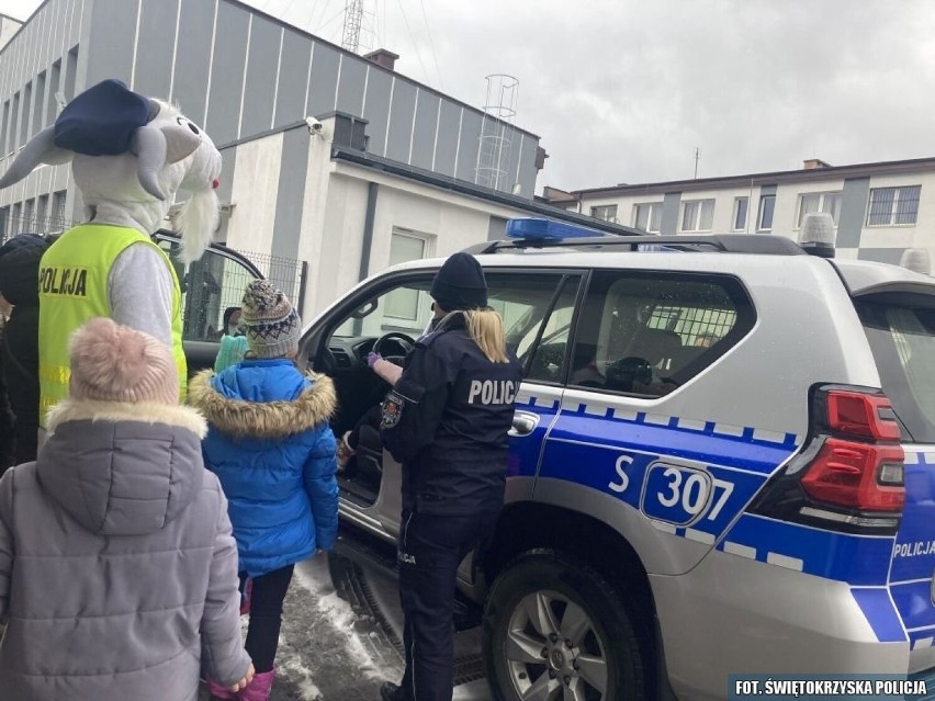 Dzieci z Ukrainy z wizytą w koneckiej Komendzie Policji