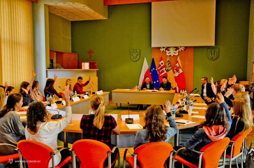 Inauguracyjne posiedzenie urzędu miejskiego w Kluczborku.