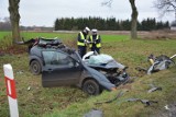 Weekend na stargardzkich drogach. Dachowanie BMW, zderzenie golfa i renaulta 