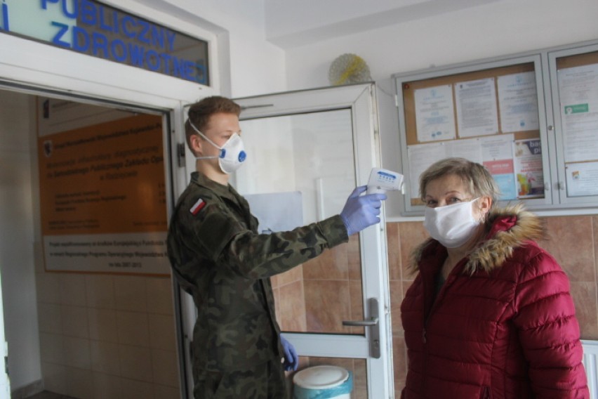 Pandemia koronawirusa w Radziejowie. Środki ostrożności przed wejściem do szpitala [zdjęcia]