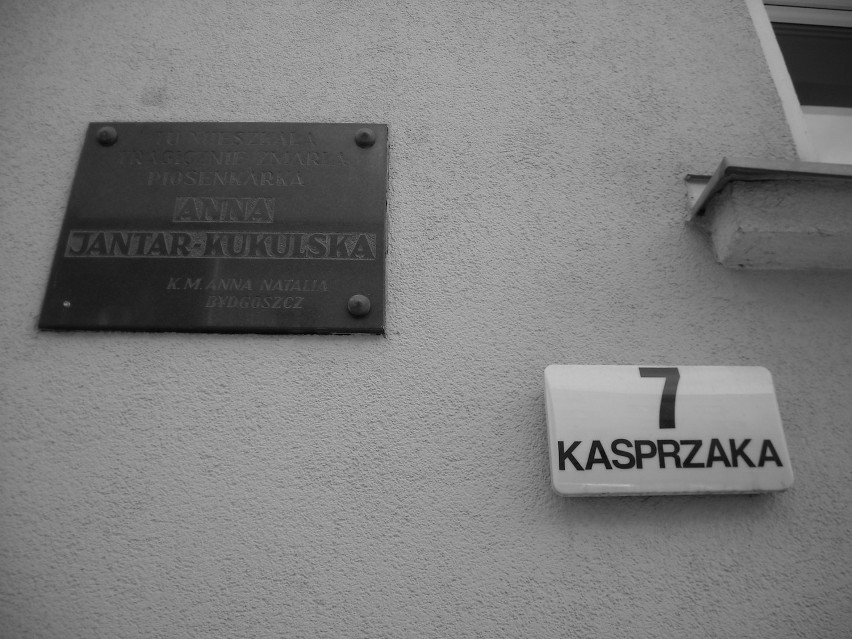 W domu przy ul. Kasprzaka 7 mieszkała Anna Jantar-Kukulska,...
