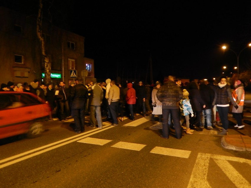 Brzeszcze. Ludzie protestujący pod kopalnią zablokowali drogę