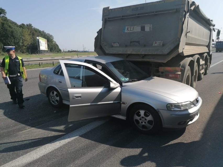 Wrocław. Aż sześć aut zostało zniszczonych w karambolu na  Autostradowej Obwodnicy Wrocławia (ZDJĘCIA)