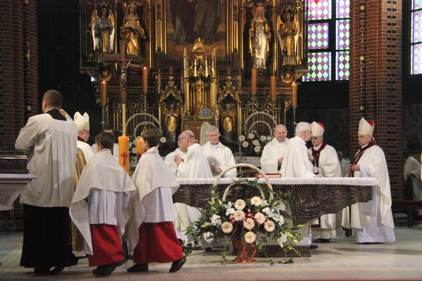 Biskup Gerard Kusz skończył  w niedzielę 75 lat i idzie na emeryturę 