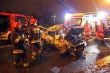 Czołowe zderzenie autobusu z samochodem osobowym na moście Grunwaldzkim. Jedna osoba nie żyje