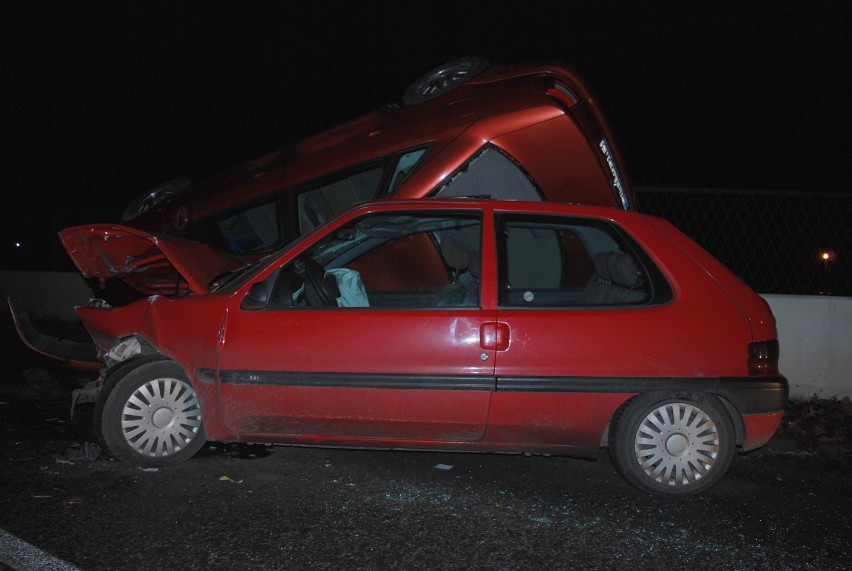 Myszków: groźne czołowe zderzenie na ulicy 1 maja. Policja poszukuje sprawcy [ZDJĘCIA]