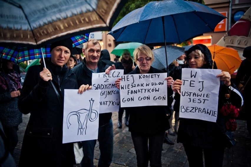 Gniezno: "czarny protest" - nasi mieszkańcy wyszli na ulicę