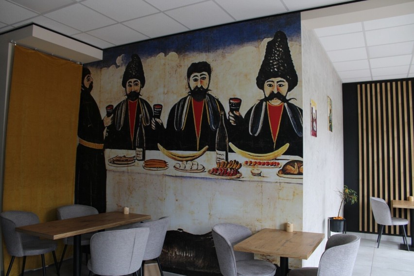 W Radomiu pojawiła się nowa restauracja pod nazwą "Papacha". Lokal oferuje dania z kuchni gruzińskiej. Tak wygląda w środku