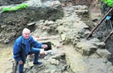 Archeologiczna niespodzianka  w Bochni - odkryto średniowieczne mury zamku