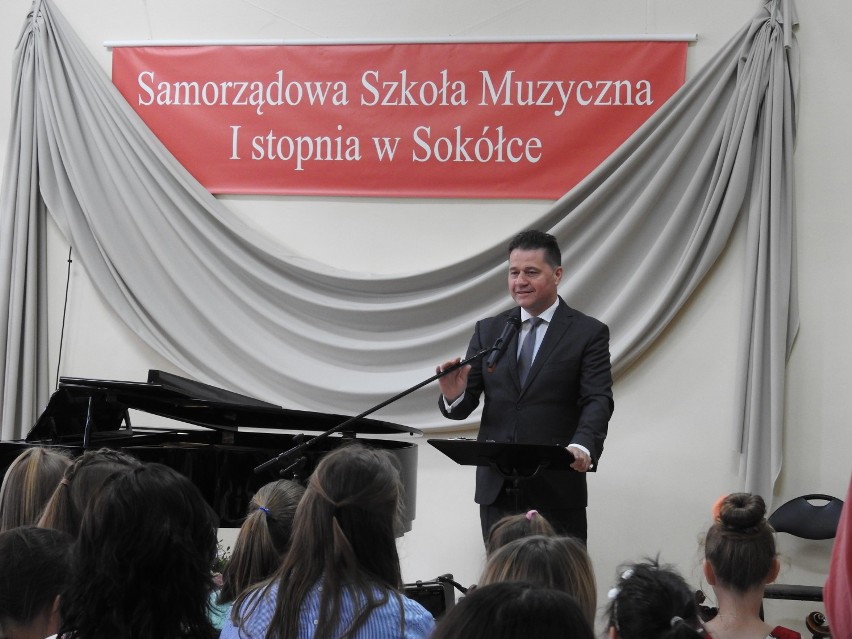 Pierwszy rok Szkoły Muzycznej w Sokółce. Najpierw był koncert, potem pyszny tort (zdjęcia)