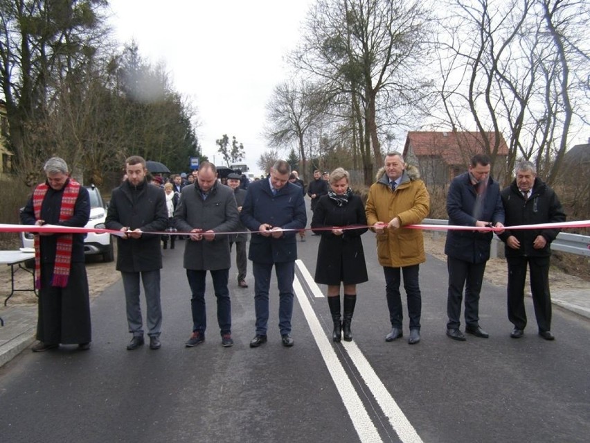 Powiat makowski. Uroczyste otwarcie mostu w Młodzianowie i odcinka drogi w Kalinowcu 