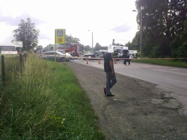 Na ulicy Igołomskiej zderzyły się trzy samochody. Dwie osoby są ...