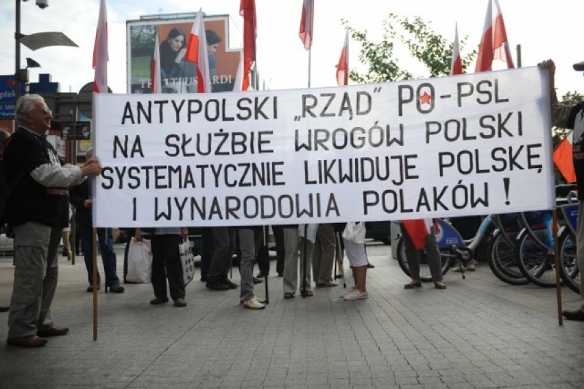 Klub Gazety Polskiej uczcił kolejną miesięcznicę katastrofy...