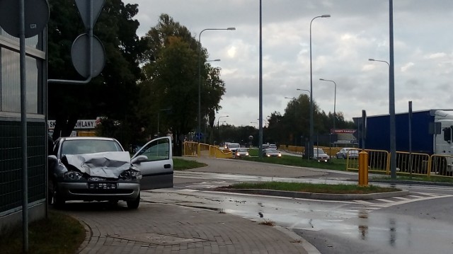 Na rondzie, na którym doszło do stłuczki była policja oraz straż pożarna