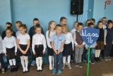 Pierwszaki ze Szkoły Podstawowej nr 3 w Wolsztynie pasowane na uczniów 