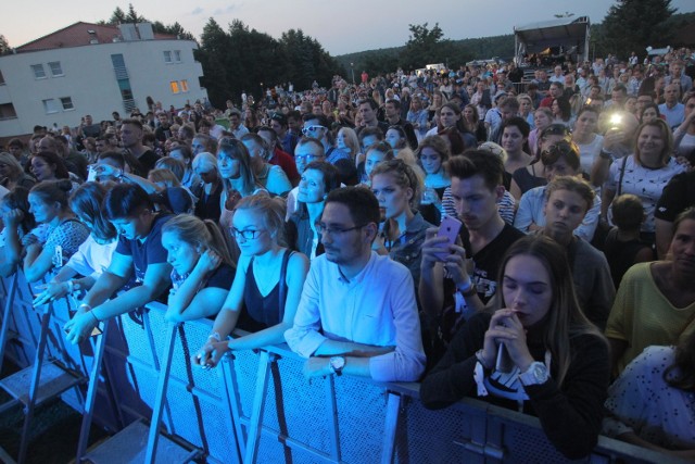 W niedzielę na zakończenie Edison Festival w Baranowie nad Jeziorem Kierskim wystąpił Kortez. Zobaczcie, jak bawiła się publiczność na jego koncercie ------------>