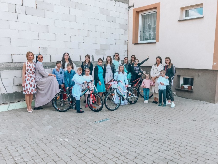 Dzieci z wasilkowskiej OPOK-i dostały rowery, hulajnogi i masę słodkości. Wciąż potrzebne są jednak pieniądze (zdjęcia)