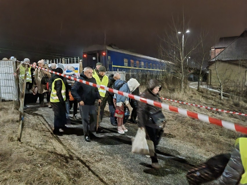 Czwarty pociąg z uchodźcami już w Olkuszu. Wysiadło z niego...