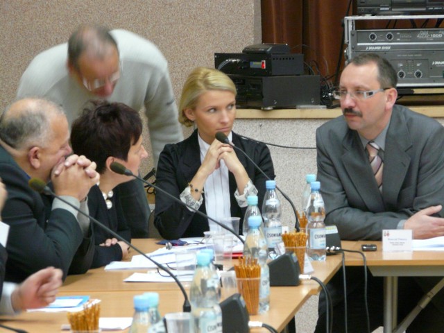 Konrada Pokora (od prawej)  został jednogłośnie wybrany przewodniczącym rady