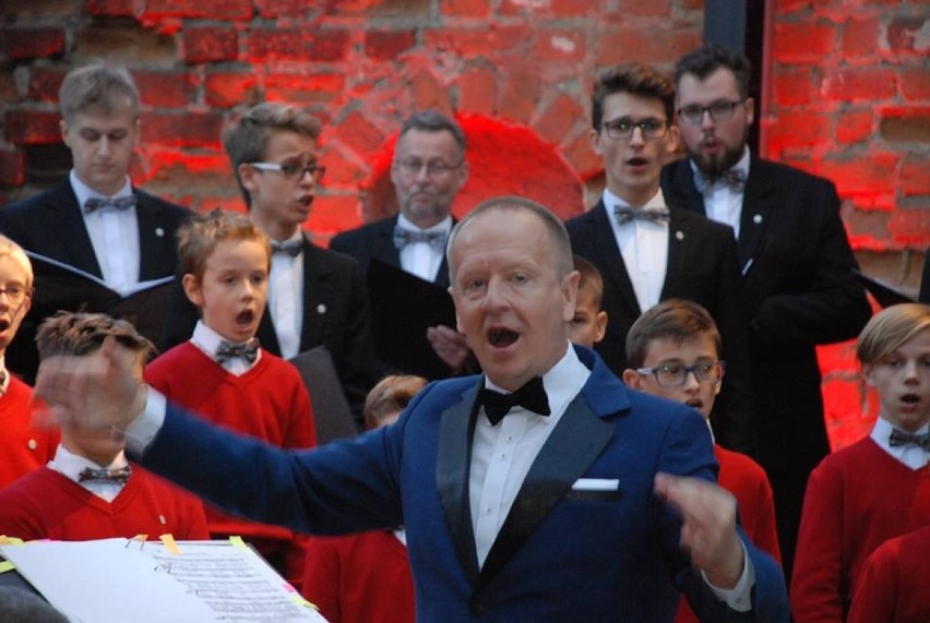 JAROCIN: Niezwykły koncert z okazji 100-lecia odzyskania przez Polskę niepodległości 