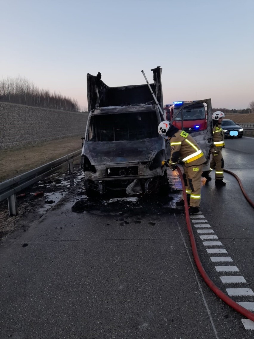 Pożar samochodu na autostradzie A1 pod Woźnikami