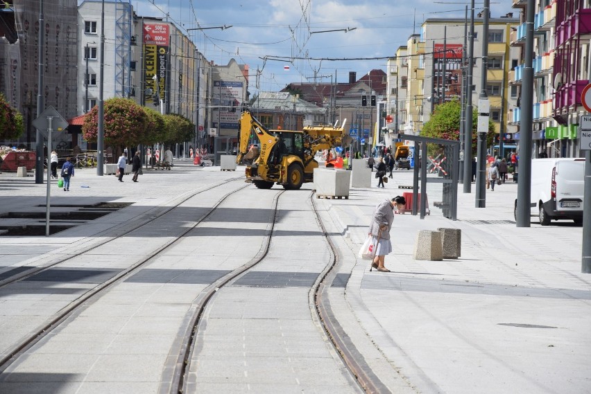 Na montaż monitoringu i tablic na przystankach miasto da...