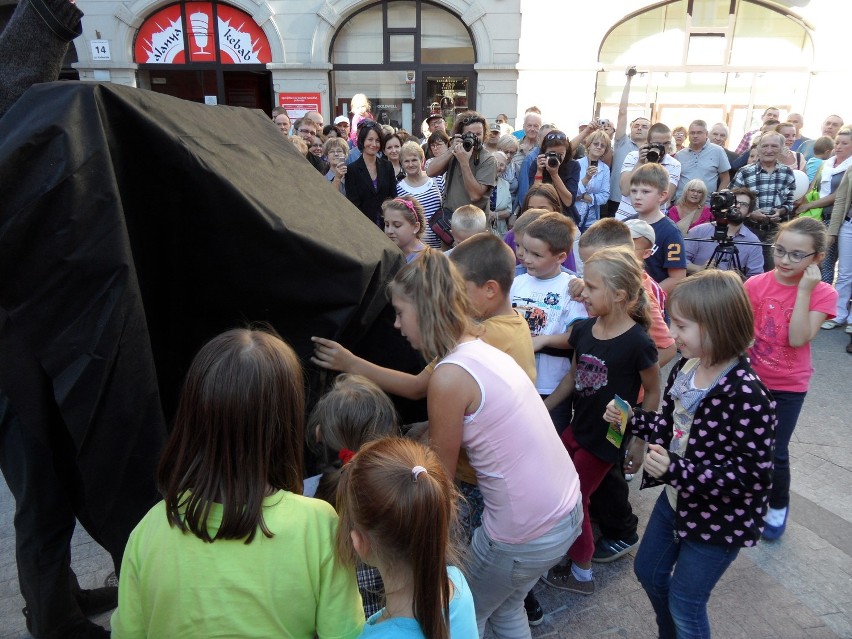 Odsłonięcie pomnika gwarka w Tarnowskich Górach. Rzeźba...