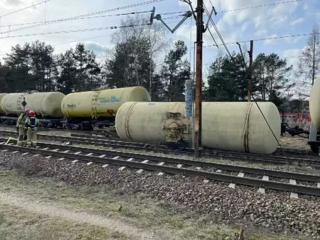 Wypadek cysterny z paliwem lotniczym na kolei pod Oleśnicą na Dolnym Śląsku