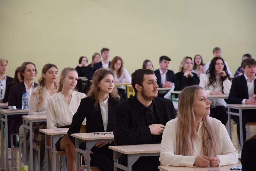 Egzamin maturalny najlepiej zdali uczniowie I LO w Zduńskiej...