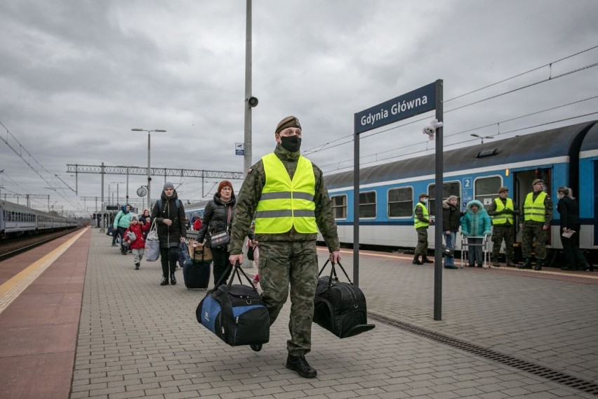 Malbork. Żołnierze Wojsk Obrony Terytorialnej angażują się w pomoc uchodźcom z Ukrainy