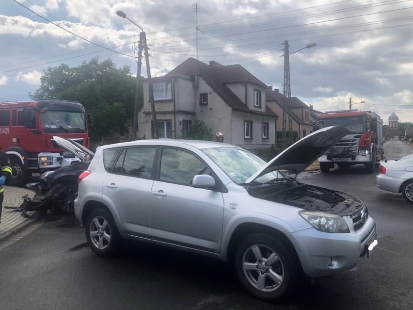 Nowy Tomyśl: Na skrzyżowaniu zderzyły się dwie Toyoty