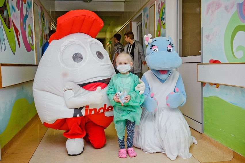Wychowankowie ośrodka w Różanymstoku są wolontariuszami na oddziale onkologii. Projekt Wykluczeni przeciwko wykluczeniu [zdjęcia]