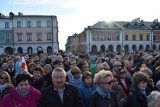 11 listopada w Zamościu: miejskie uroczystości na Rynku Wielkim. Przyszło wyjątkowo wiele osób (ZDJĘCIA)