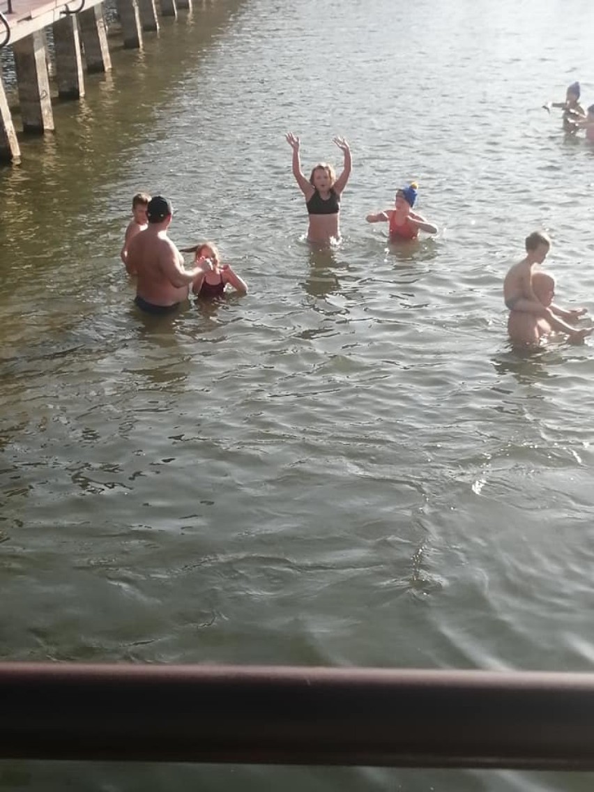 Październikowa kąpiel w jeziorze Głębokim