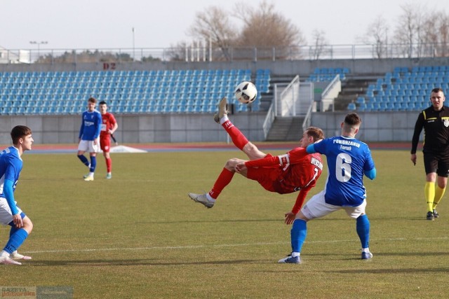 Włocłavia Włocławek - Pomorzanin Toruń (na niebiesko). Mecz 21. kolejki 4. ligi kujawsko-pomorskiej