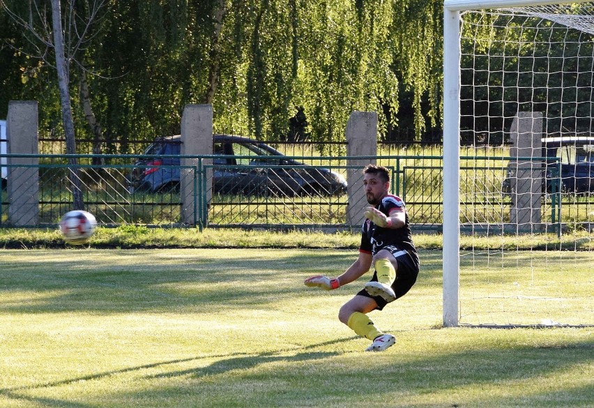 Inowrocław. Piłka nożna. MKP Noteć Inowrocław wygrywa z Dębem Bąkowo 5:2 i awansuje do V ligi. Zdjęcia