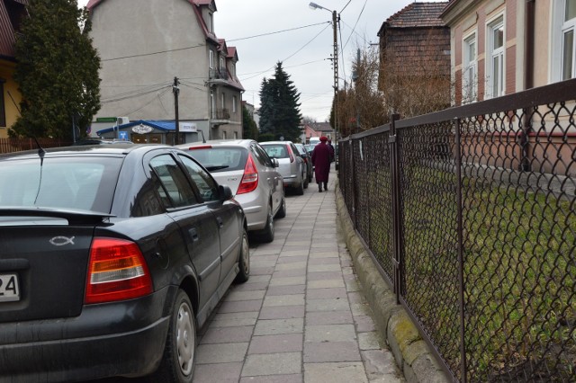 Najgorsza sytuacja jest na Sienkiewicza, ale takie obrazki to codzienność także na wielu innych wielickich ulicach