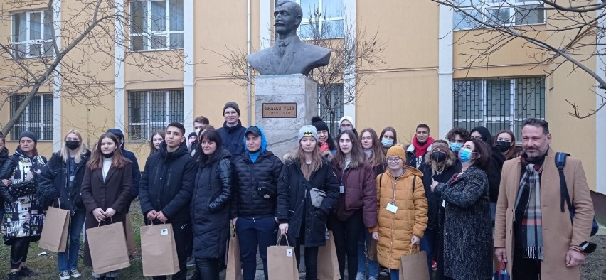 Uczennice II LO w Ostrowie Wlkp. zwiedzili rumuńskie miasto Oradea. ZDJĘCIA