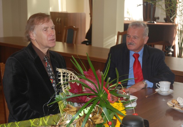 Franciszek Dzida (z lewej) z prof. Ryszardem Barcikiem, rektorem bielskiej ATH.