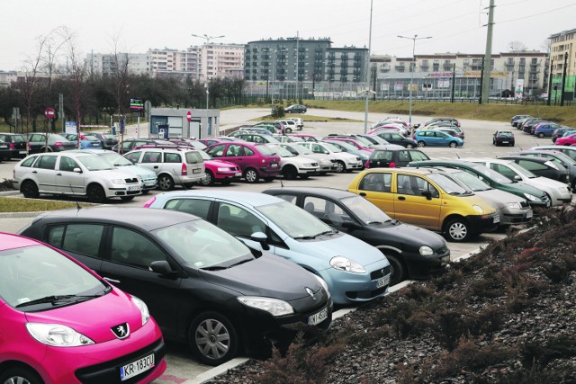 Parking P+R od pętli tramwajowej na Krowodrzy będzie dzielić nawet 100 metrów i, co gorsza, nowa, ruchliwa ulica