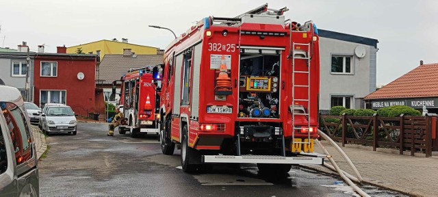 Pożar w zakładzie produkującym meble na wymiar w Wałbrzychu, straż pożarna działa od godz. 15.53