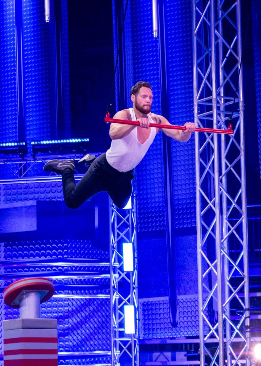 Patryk Raszkowski z Kalisza na torze „Ninja Warrior Polska V”