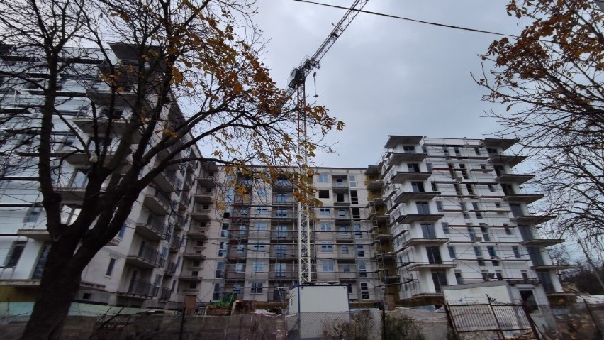 Paradoks Piotrkowa: Buduje się pięć razy więcej mieszkań, a...